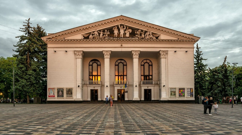 Окупанти урочисто відкрили Маріупольський драмтеатр (відео)