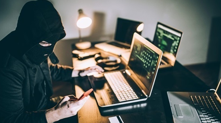 Шахраї поширюють фейк про «20% надбавки» до пенсії