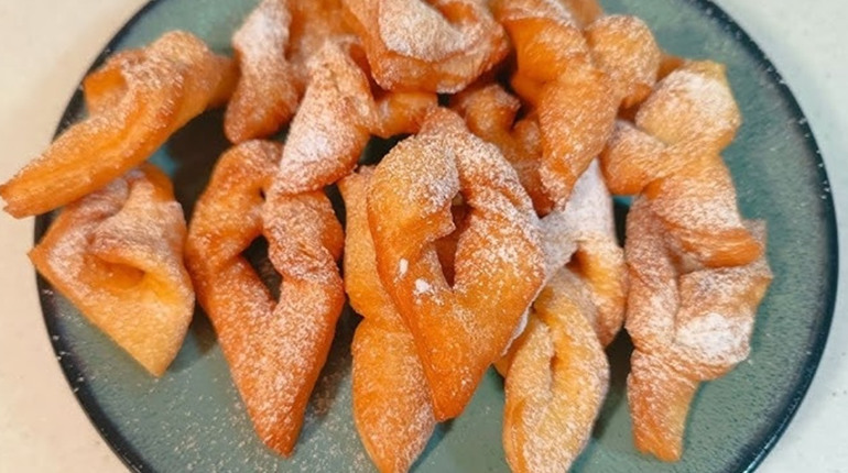 Рецепт хрустиків: класичні з горілкою, прості на воді та ніжні на кефірі