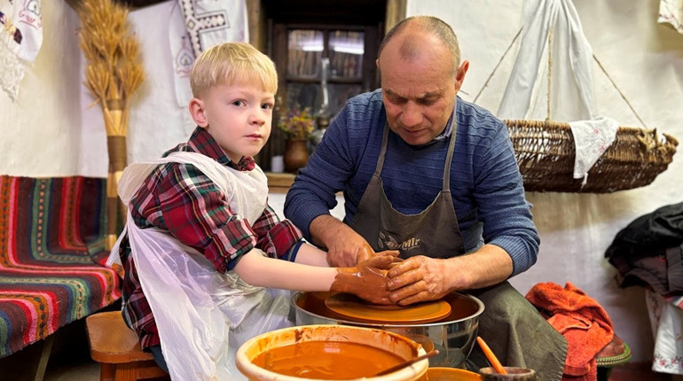 Магія на дотик: як першокласники опановували гончарне коло на канікулах