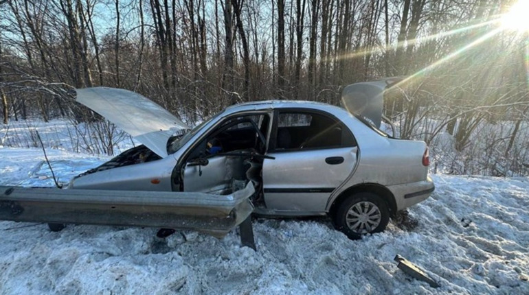 На трасі «Кіпті-Глухів-Бачівськ» сталася смертельна ДТП: загинув водій легковика