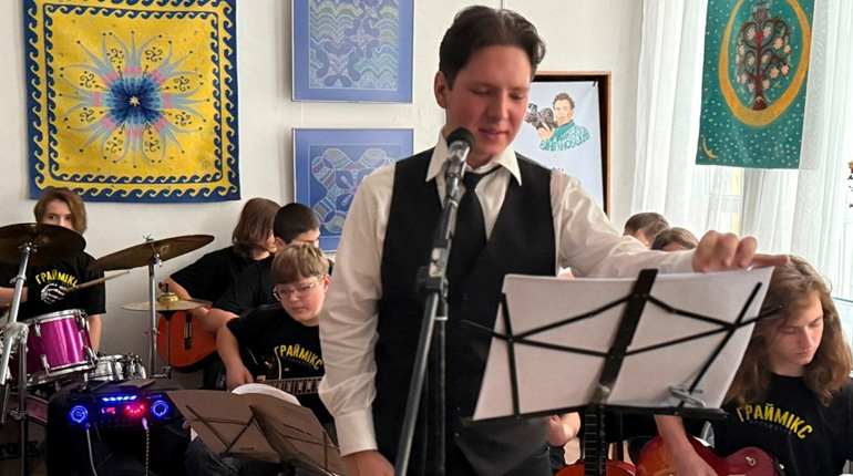 «Вінок на березі юності» у Первомайську: приходьте послухати музику та поезію і підтримати ЗСУ