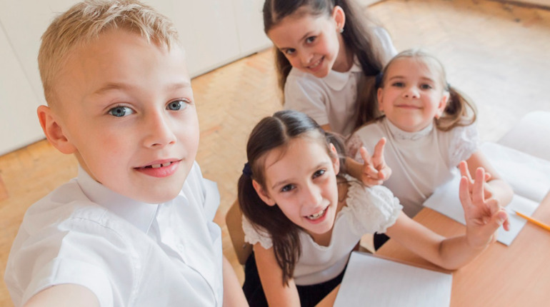 Допомогу на дітей у прийомних родинах розподілятимуть по-новому. Уряд змінив порядок виплат