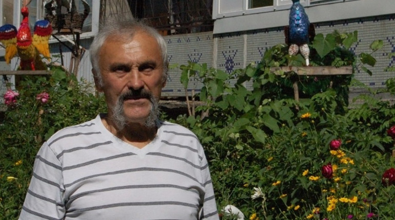 Клумба з вторсировини: як жовтоводець Олександр Гордієнко бореться зі сміттям