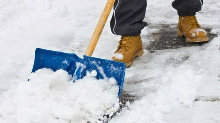 Виконавчий комітет Старокостянтинова нагадує про обов’язок бізнесу прибирати сніг і лід