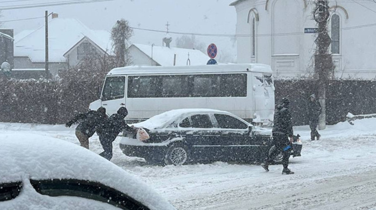 Хто і де у Полонській громаді має чистити сніг: перелік підприємств