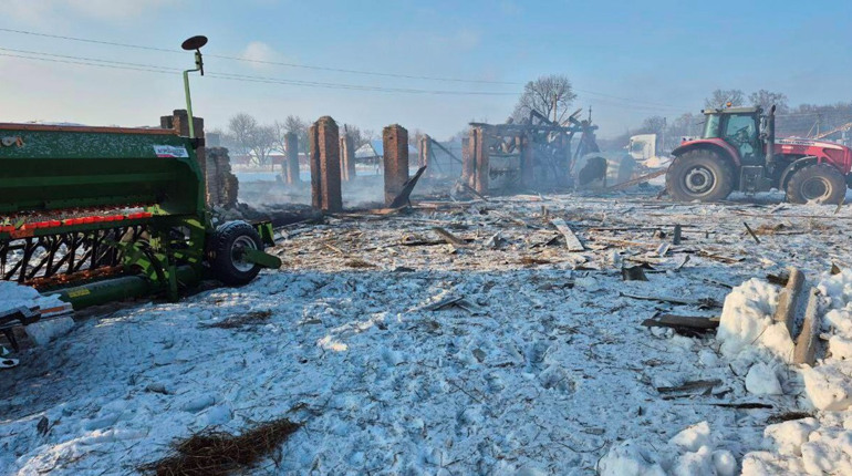 Ворожа атака БпЛА на Шосткинську громаду: знищено зерносклади та пошкоджено сільгосптехніку