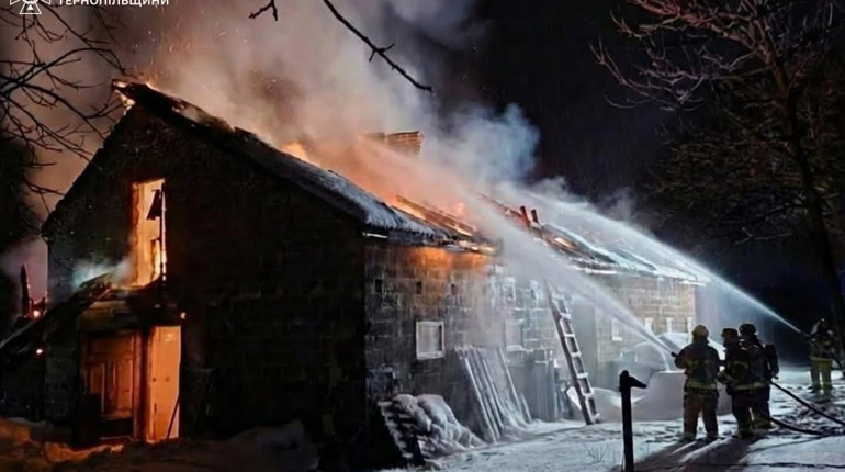 На Кременеччині трапилась масштабна пожежа