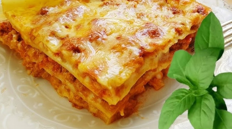 Лазанья на млинцях із печерицями та сиром: ніжка альтернатива класиці