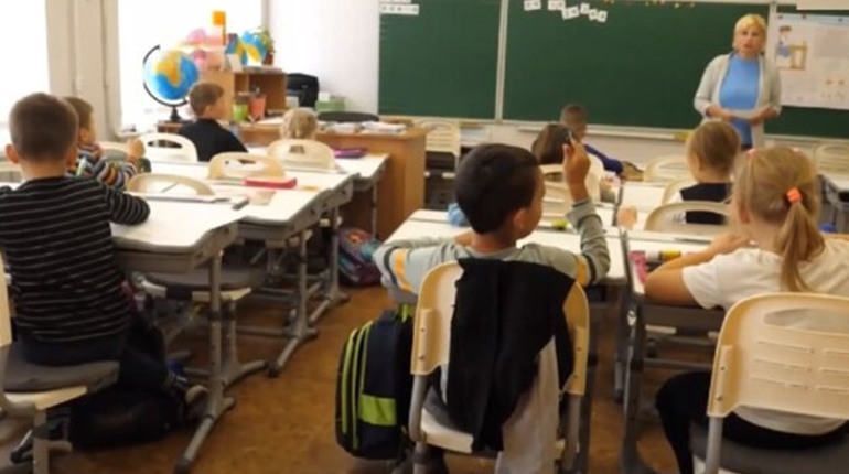 Кабмін затвердив перелік небезпечних предметів, які не можна приносити у школу