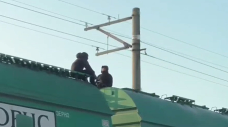 Небезпечні розваги на залізниці: на Золотоніщині підлітки каталися на вантажному потязі