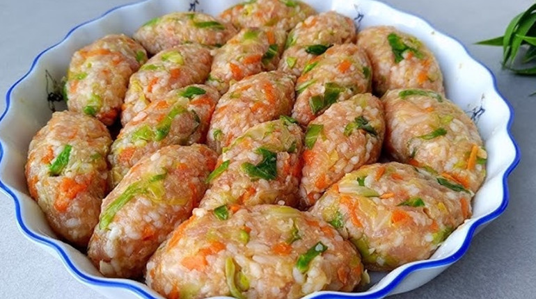 Ліниві голубці в духовці: покроковий рецепт із соусом