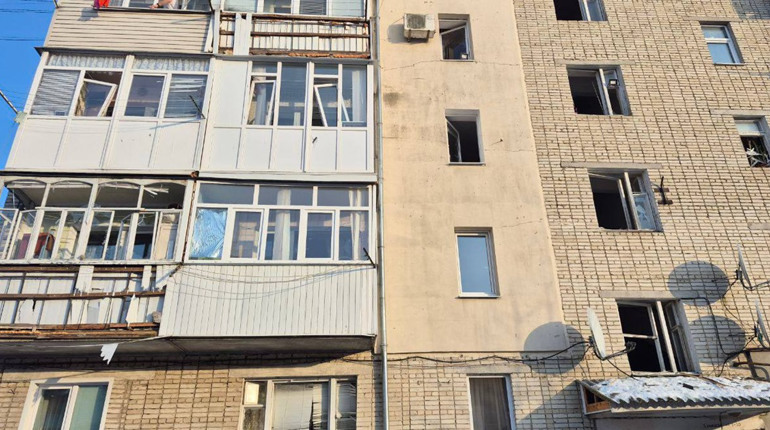 Росіяни серед дня вдарили по Глухову: пошкоджено будинки та об’єкт цивільної інфраструктури