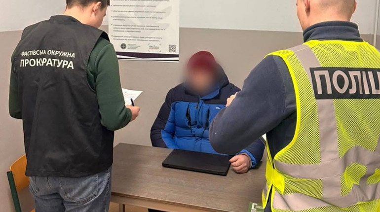 Понад 250 згортків із психотропами: у Фастові правоохоронці викрили наркоторговця