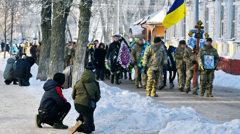 Ніжинська громада провела в останню путь загиблого воїна Романа Дорошенка