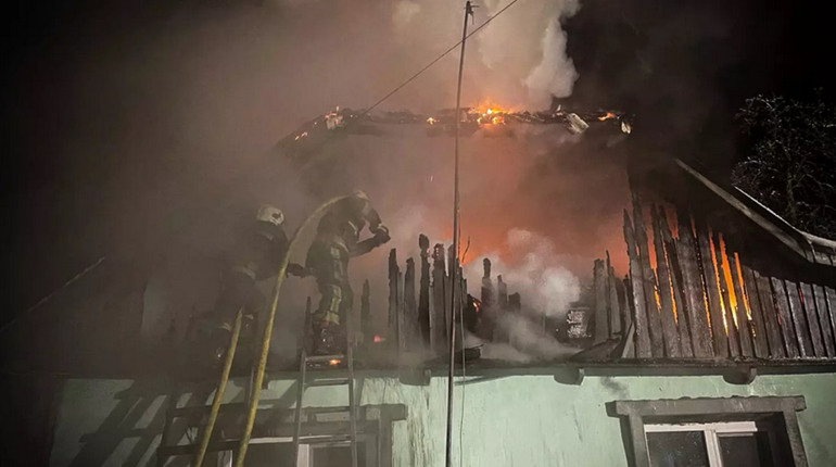 Рятувальники ліквідували нічну пожежу на вулиці Миронівській у Фастові