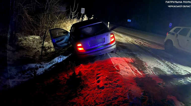 Недотримання ПДР призвело до ДТП на автодорозі поблизу села Деньги