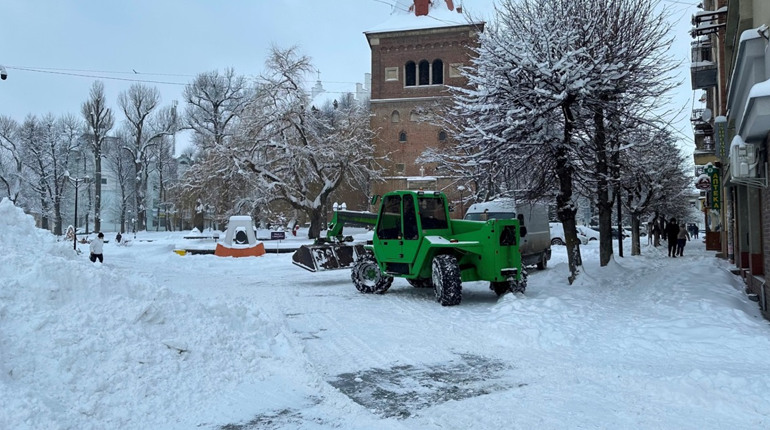 Не лише міська влада: хто відповідальний за прибирання снігу в Дрогобичі