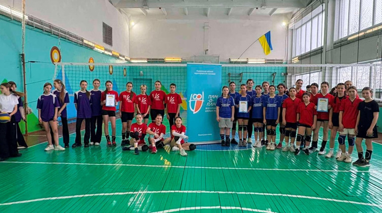 На Полонщині відбулись змагання з волейболу: які освітні заклади серед призерів