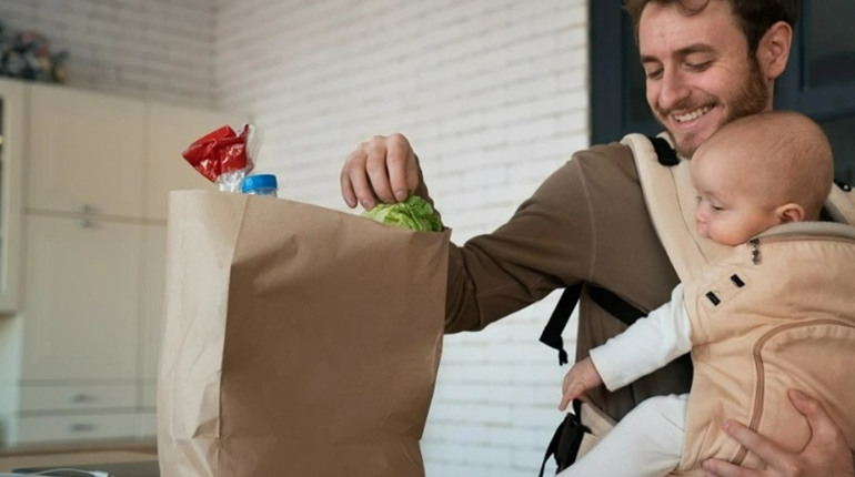 Доставка продуктів для батьків з малюками: як це рятує від стресу