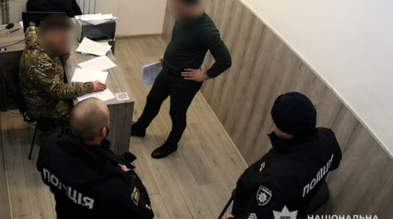 Військовослужбовцю ТЦК якого зловили на хабарі оголосили підозру