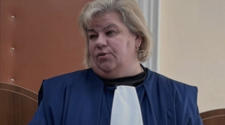 Вища рада правосуддя зацікавилася суддею з Дрогобича, яка у 99% справ залишала дітей з татами