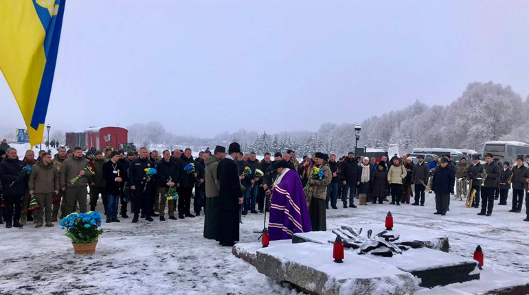 У Крутах вшанували героїв легендарного бою