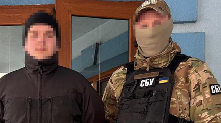 На Херсонщині викрили підлітків, які переробляли зброю для продажу