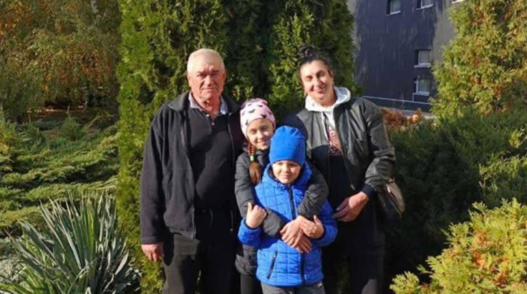 Як 69-річна Людмила та 70-річний Юрій у власному дворі затримали російського солдата