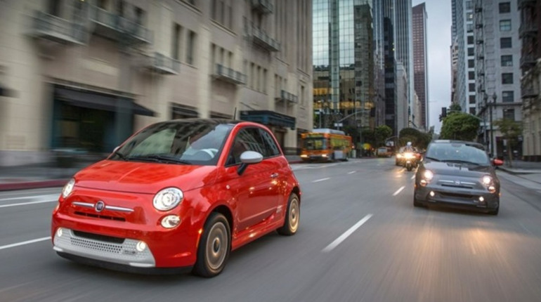 «В авті» чи «в авто»: як одне слово може видати мовну помилку