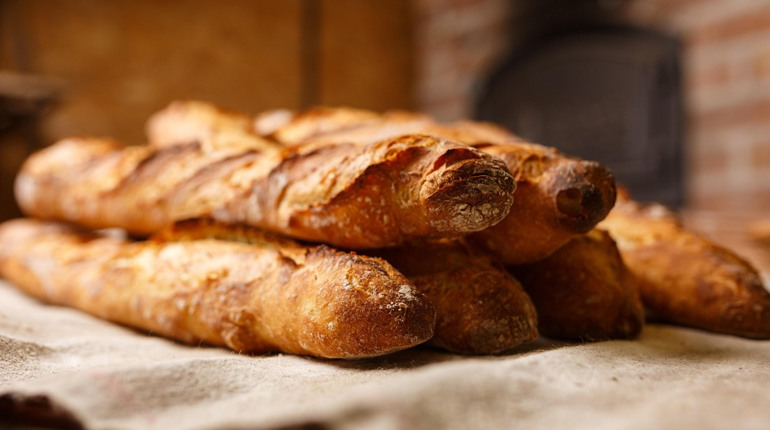 Готуємо сьогодні: ароматні, швидкі, неймовірно ніжні багети з хрумкою скоринкою