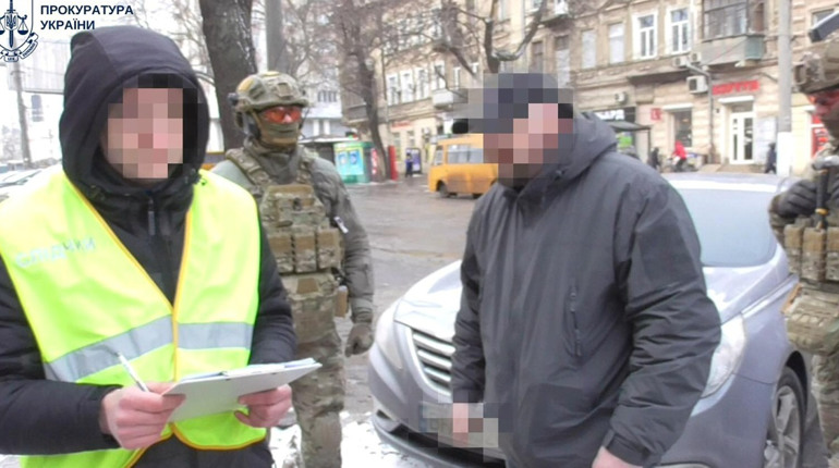 Викрав із квартири у Первомайську сейф із ювелірними прикрасами та грошима: злодія затримали