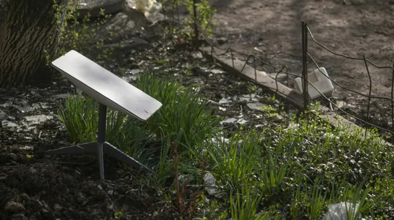 Окупанти шантажують родини полонених: змушують реєструвати на себе термінали Starlink