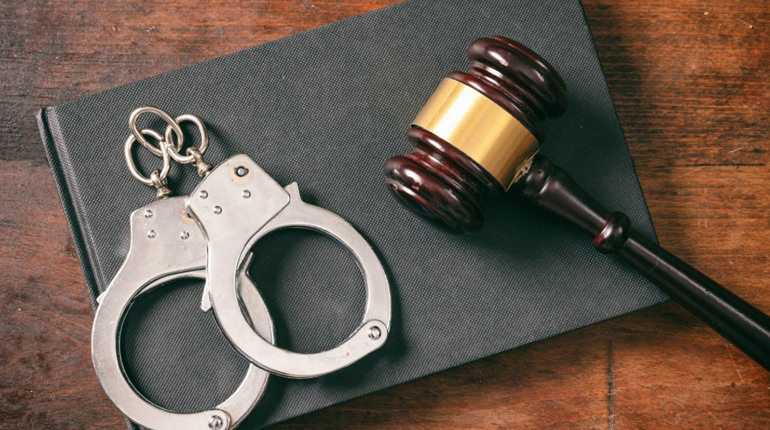 На Старокостянтинівщині домашнього кривдника засудили до ув’язнення