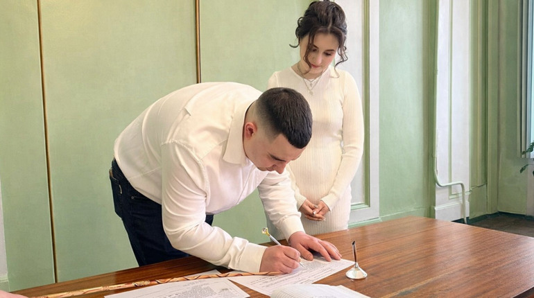 День працівників ДРАЦС: як працювала служба у 2025 році та чому їхня робота — це більше, ніж папери