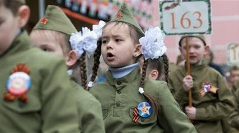 Мілітаризація дітей: донецька школа ховає на війні своїх випускників «партіями»