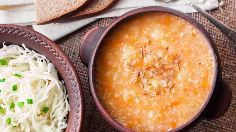 Капусняк з квашеною капустою: класичний український рецепт