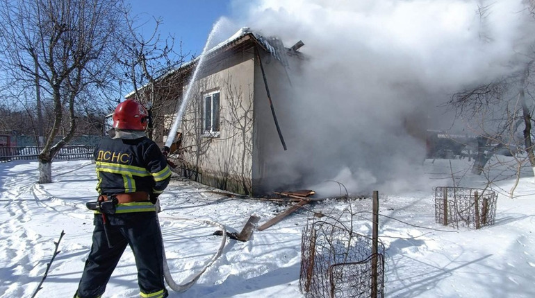 На Кагарличчині вогонь пошколив будинок: пожежу гасили майже 4 години