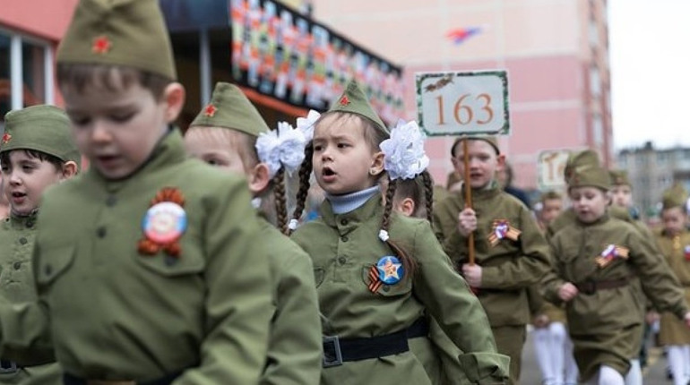 Мілітаризація дітей: донецька школа ховає на війні своїх випускників “партіями”, — ФОТО, ВІДЕО