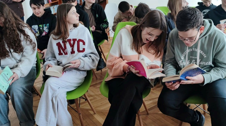 Новини Старокостянтинівщини. Нові сітки для фронту, англомовні книги і бібліотеці, серця власноруч