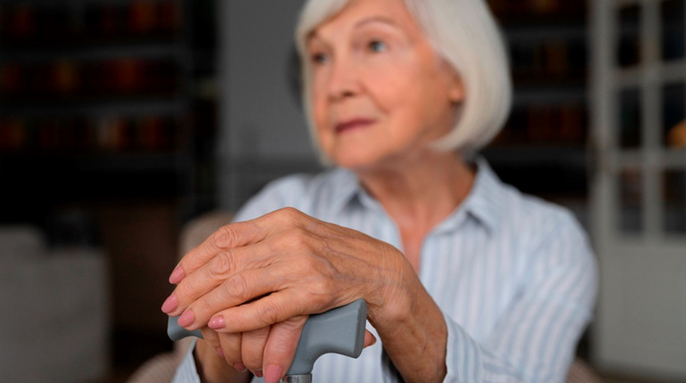 Заблоковані виплати: чому пенсіонери в окупації та ВПО залишаються без грошей і як повернути пенсію