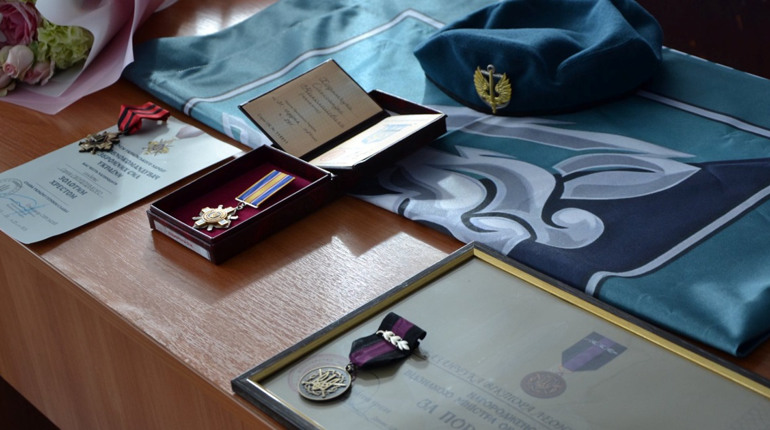 У Полонному родинам загиблих захисників вручили державні нагороди