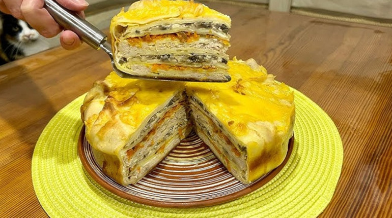 Млинцевий торт: 4 прості рецепти солодких і солоних варіантів