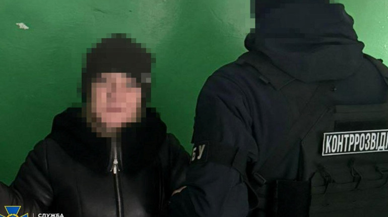 Затримали жінку, яка передавала дані про електропідстанції в Одеському районі