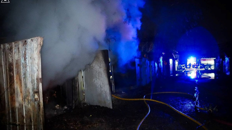 Нічна атака на Одесу: пошкоджено інфраструктуру та житлові будинки, є постраждалі