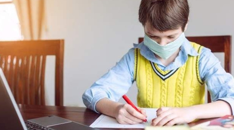 Через грип та ГРВІ 20 шкіл Хмельниччини перейшли на дистанційне навчання. Що у Старокостянтинові?