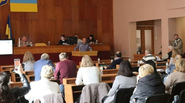 Освітяни отримуватимуть зарплати вчасно і в повному обсязі. Уряд даватиме дотації місцевим бюджетам