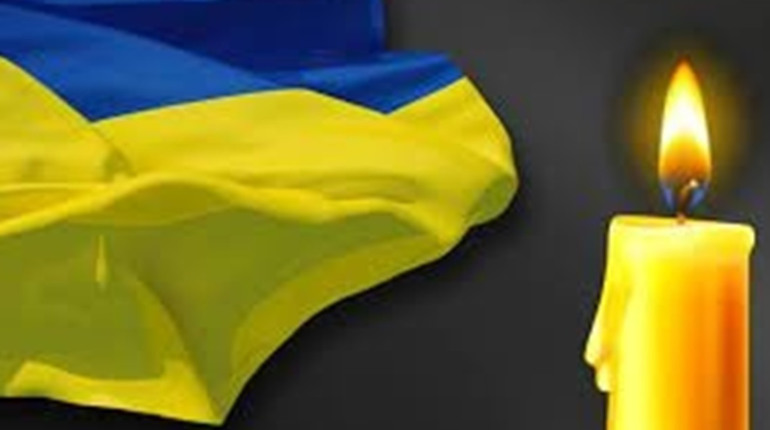 Біль, сум, сльози: у Старокостянтинівській громаді попрощаються із захисником