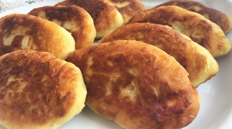 Рецепт дня: ріпляники з квашеною капустою та грибним соусом