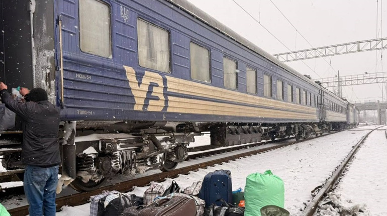 Пасажирів Укрзалізниці між Миколаєвом та Херсоном тимчасово перевозять автобусами